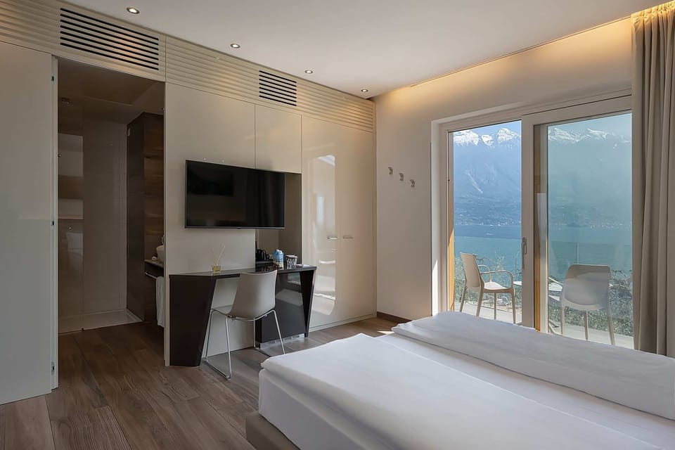 Superior Double or Twin Room, Balcony, Lake View | In-room safe, free WiFi, bed sheets