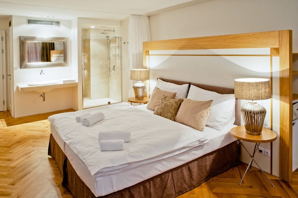 Room | Premium bedding, minibar, in-room safe, desk