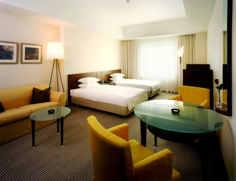 Premium bedding, in-room safe, desk, free WiFi