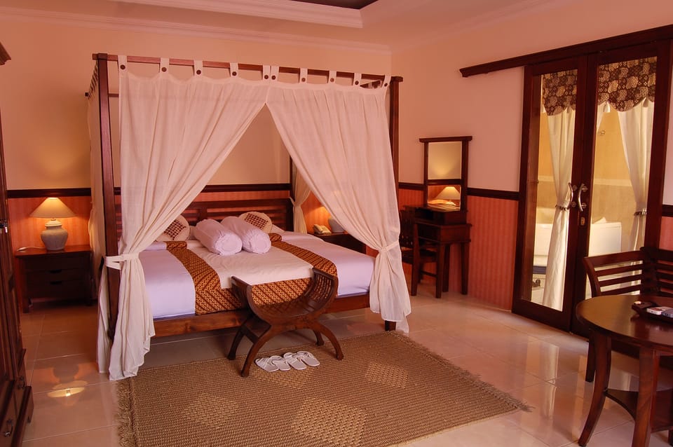 Suite (Kayangan) | Desk, soundproofing, bed sheets
