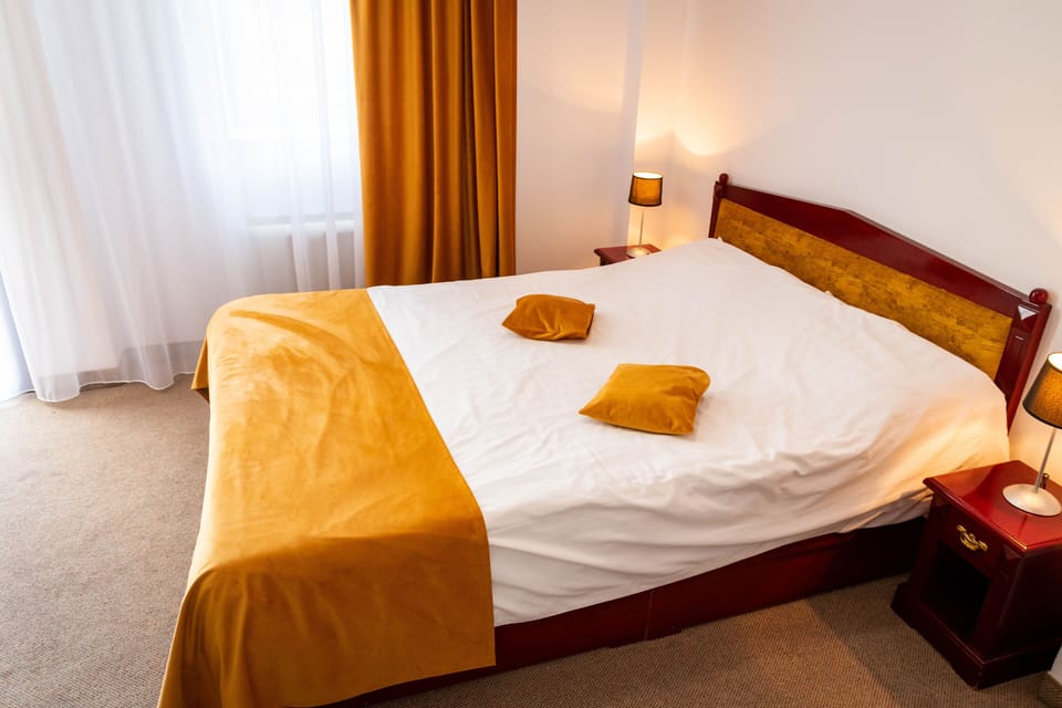 Minibar, soundproofing, iron/ironing board