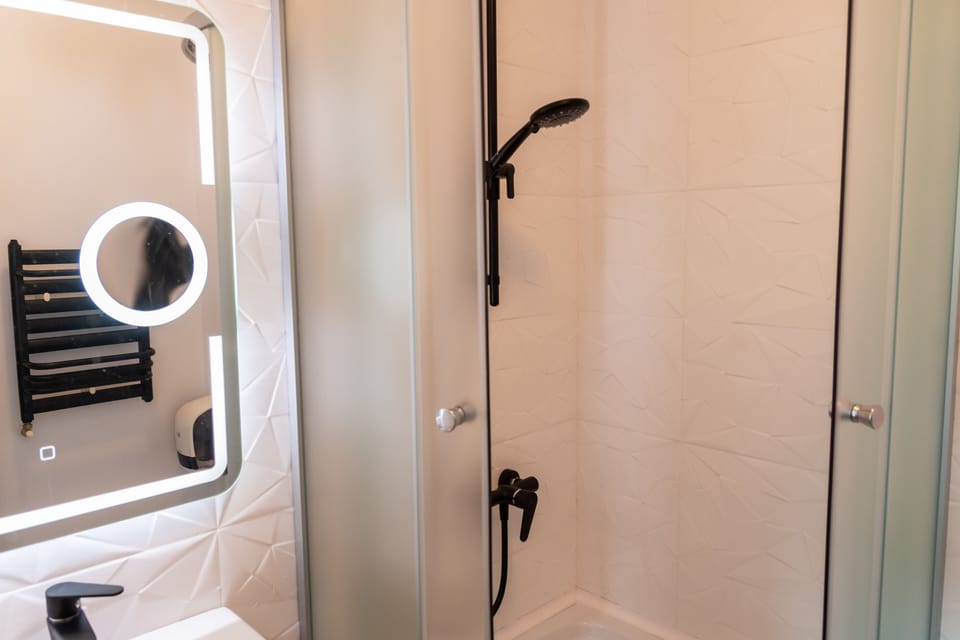 Minibar, soundproofing, iron/ironing board