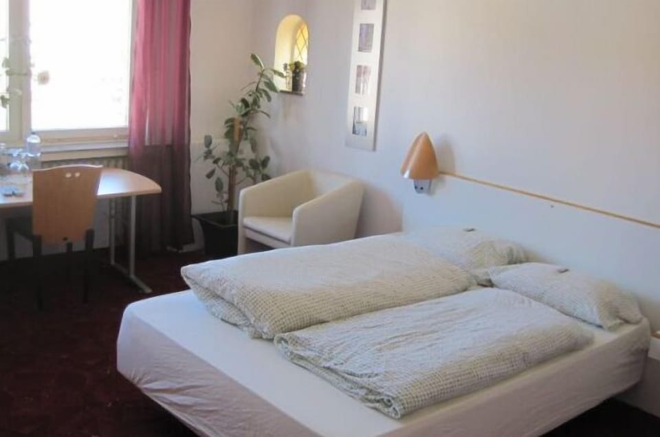 Double Room | Minibar, in-room safe, desk, laptop workspace