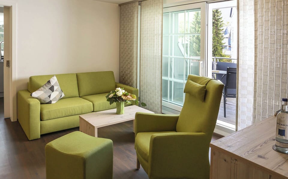 Premium Room, 1 Bedroom, Garden View | Living area | TV