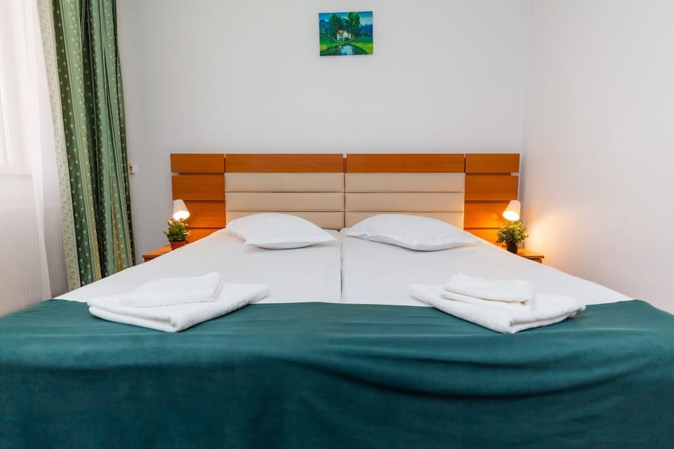 Twin Room | In-room safe, free WiFi