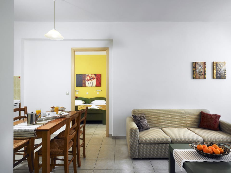 Desk, soundproofing, iron/ironing board, free WiFi