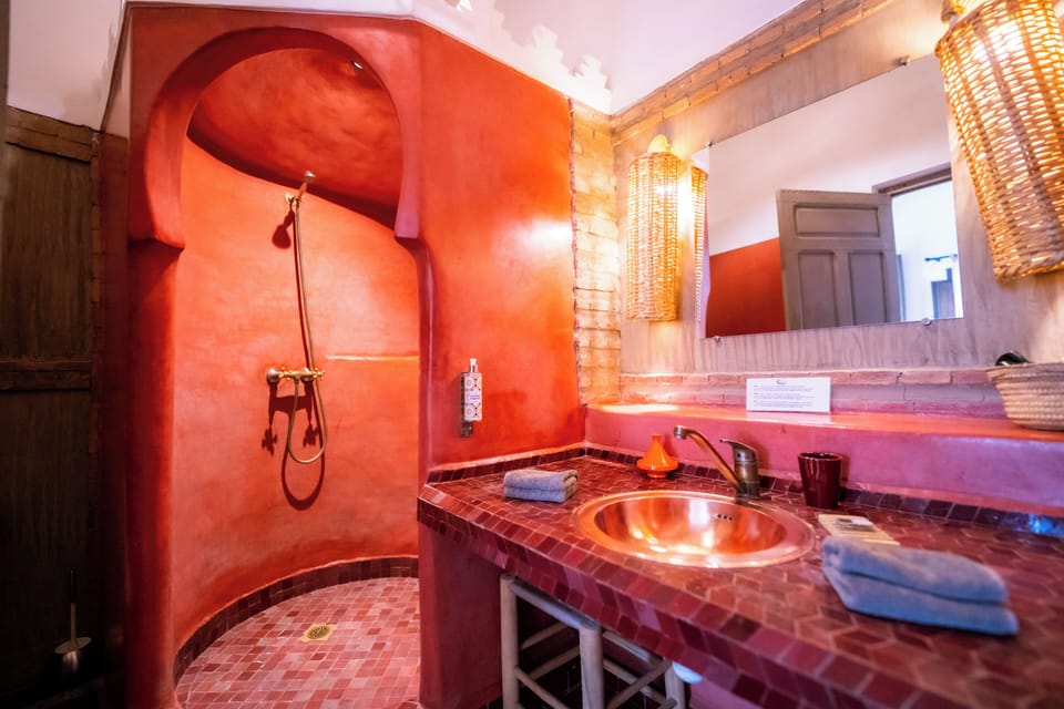 Comfort Room | Bathroom | Shower, free toiletries, hair dryer, soap