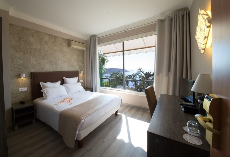 Double or Twin Room, Sea View | In-room safe, free WiFi