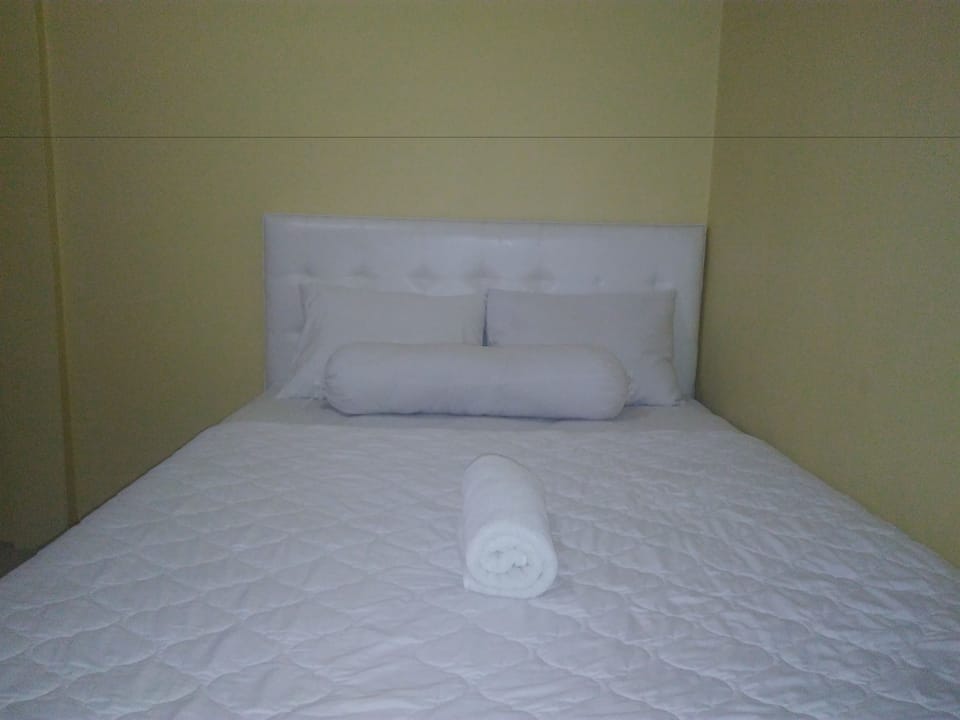 In-room safe, desk, rollaway beds (surcharge), WiFi (free)