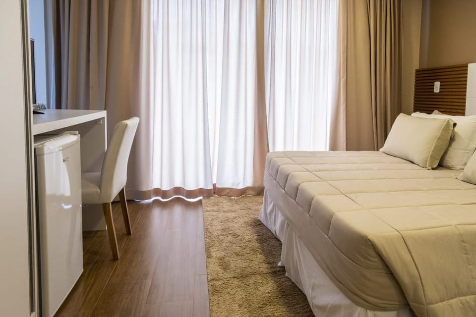 Suíte Vip Junior | Minibar, in-room safe, blackout drapes, WiFi (free)