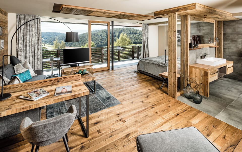 Luxury Suite, Mountain View | Hypo-allergenic bedding, minibar, in-room safe, desk
