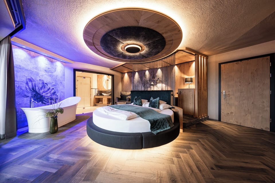 Deluxe Suite, Garden View | Hypo-allergenic bedding, minibar, in-room safe, desk