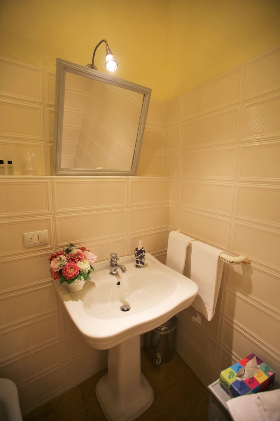 Comfort Double or Twin Room, Ensuite | Bathroom | Shower, rainfall showerhead, free toiletries, hair dryer