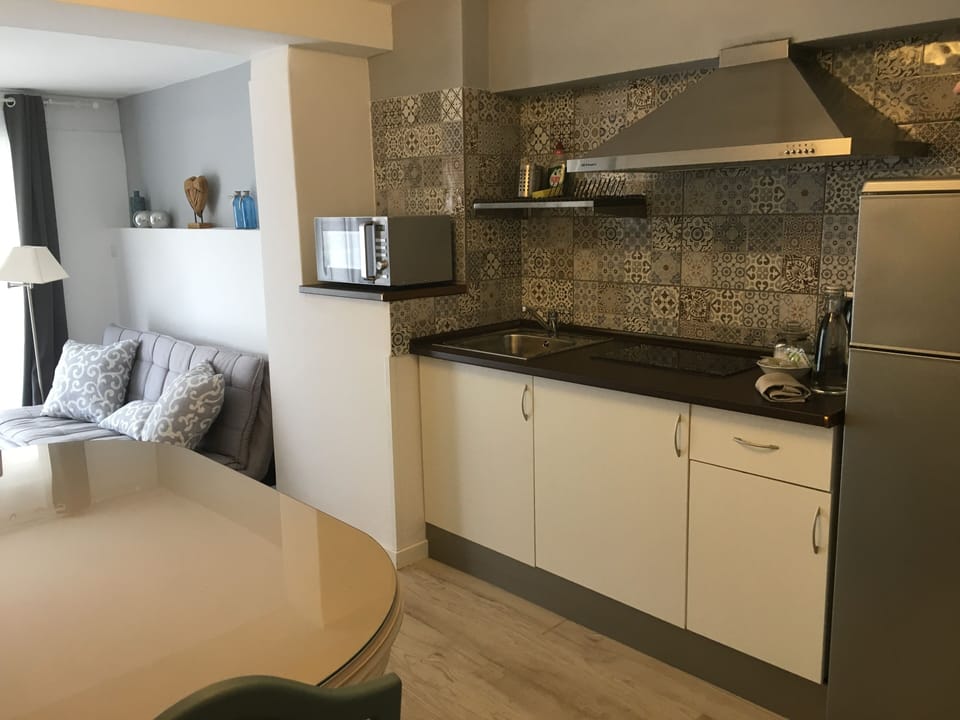 Comfort Chalet, Kitchen, Ground Floor | Private kitchen | Coffee/tea maker, electric kettle