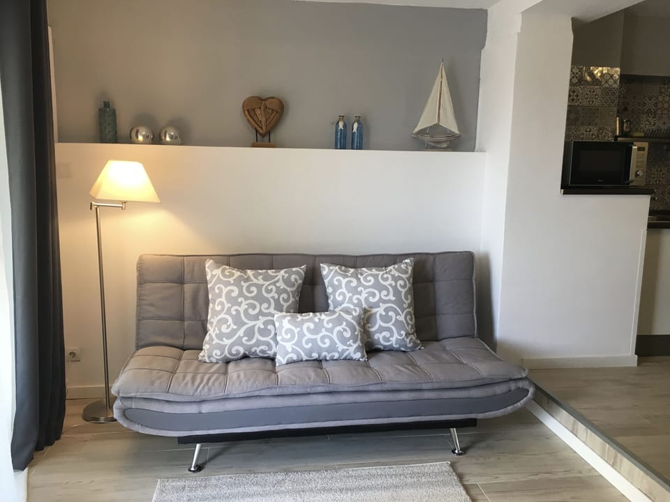 Comfort Chalet, Kitchen, Ground Floor | Living area