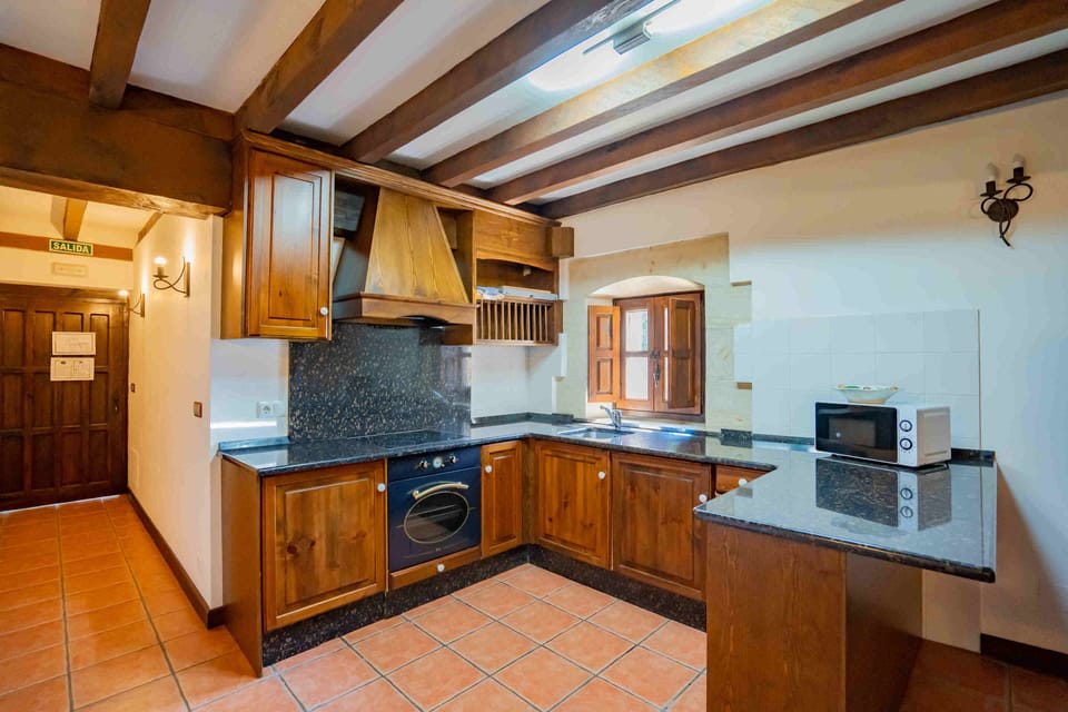 Superior Apartment, 2 Bedrooms (6) | Private kitchen | Full-size fridge, microwave, oven, stovetop