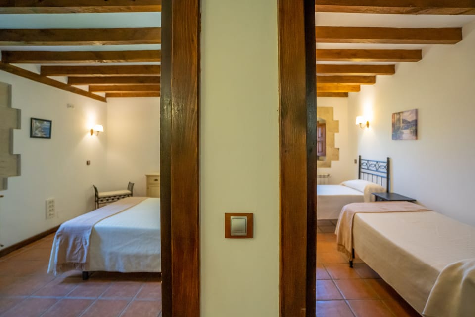 Apartment, 2 Bedrooms (6) | Blackout drapes, free WiFi, bed sheets
