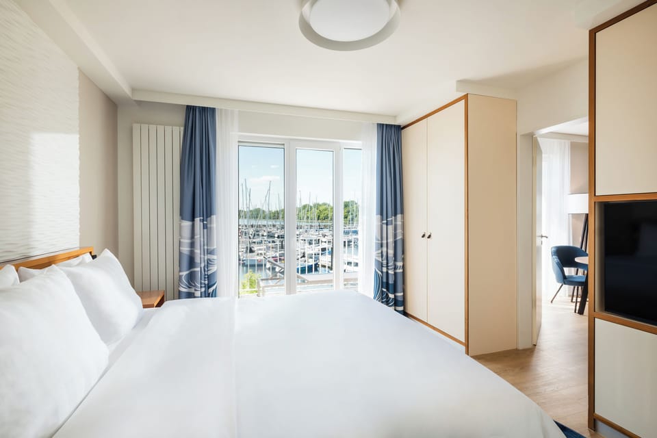 Executive Suite, Sea View | In-room safe, desk, blackout drapes, iron/ironing board