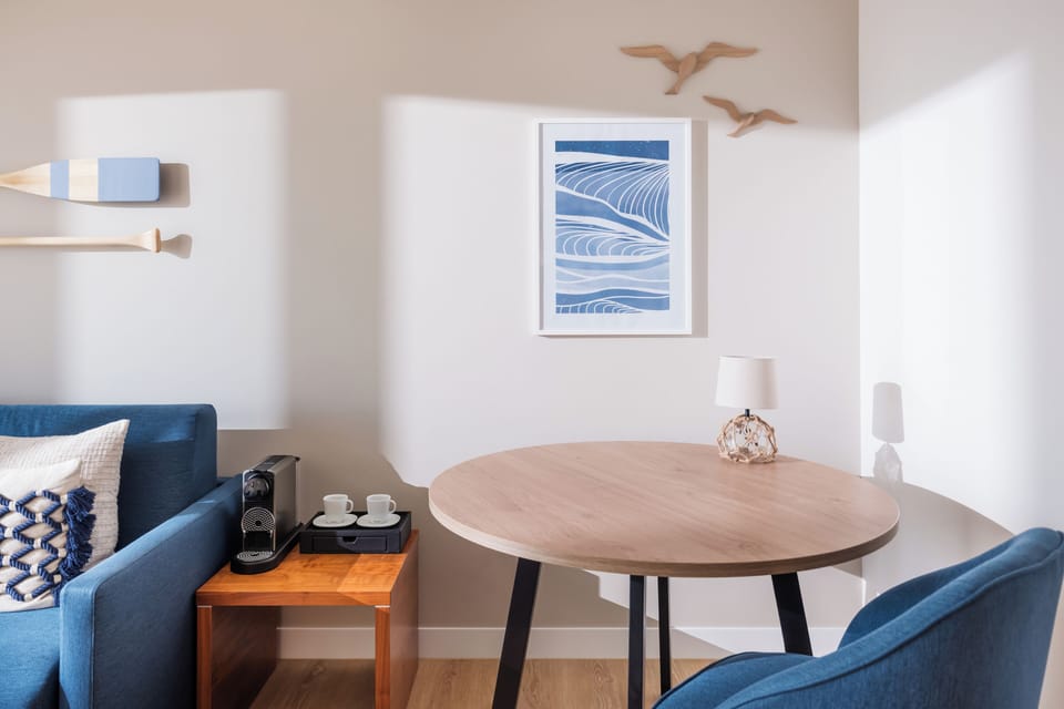 Grand Suite | Living area | 55-inch flat-screen TV with cable channels, TV