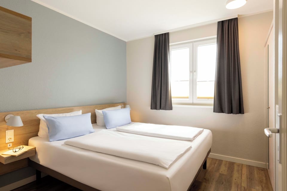 Hypo-allergenic bedding, in-room safe, blackout drapes