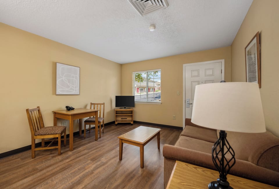 Standard Suite | Living area | TV