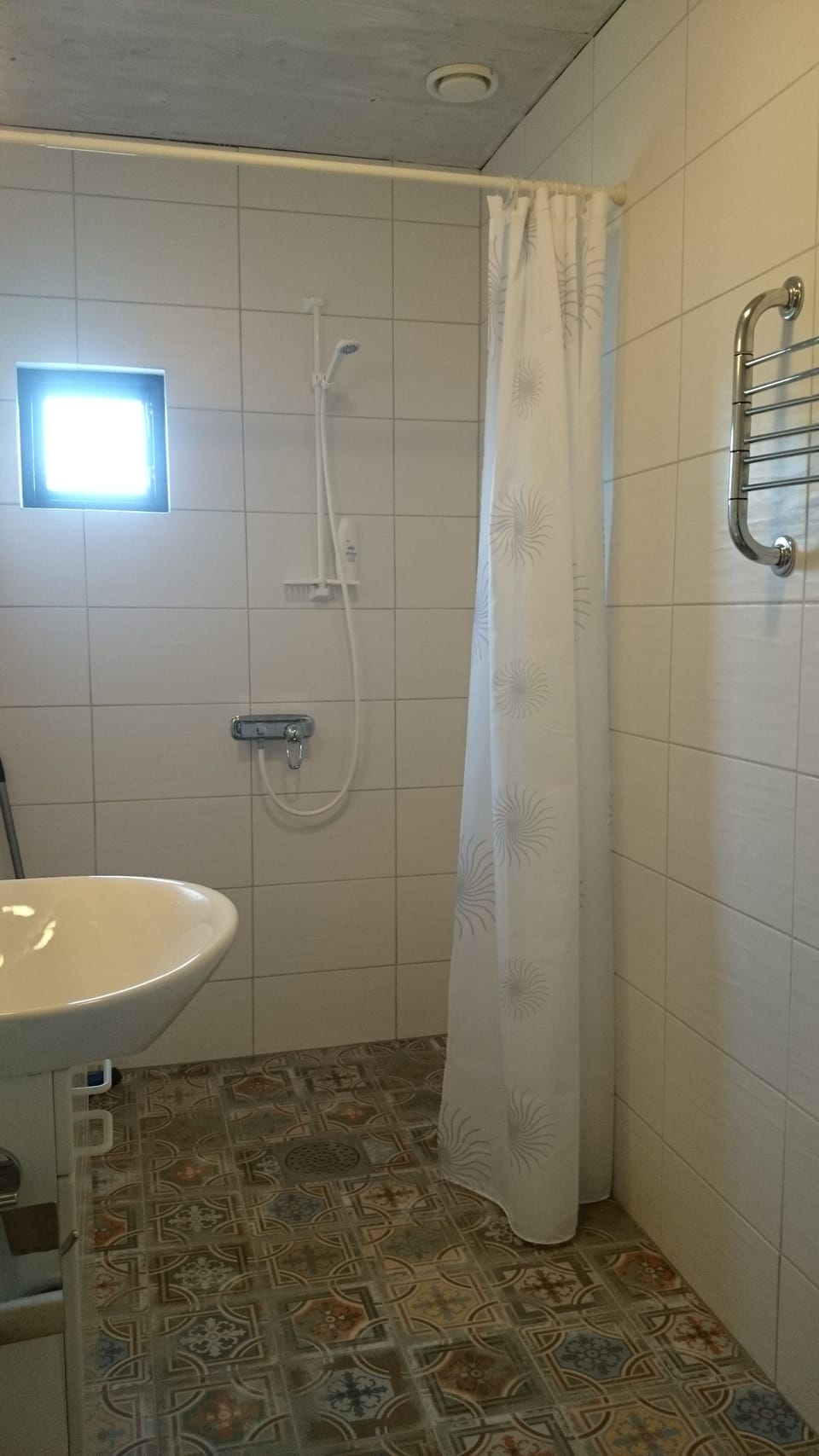 Basic Room, Non Smoking | Bathroom shower