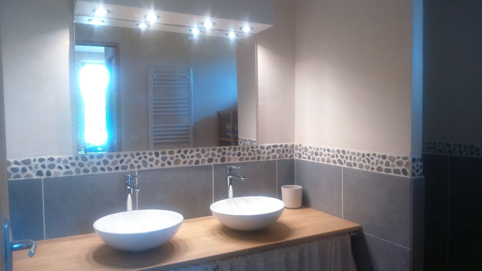 Bathroom sink