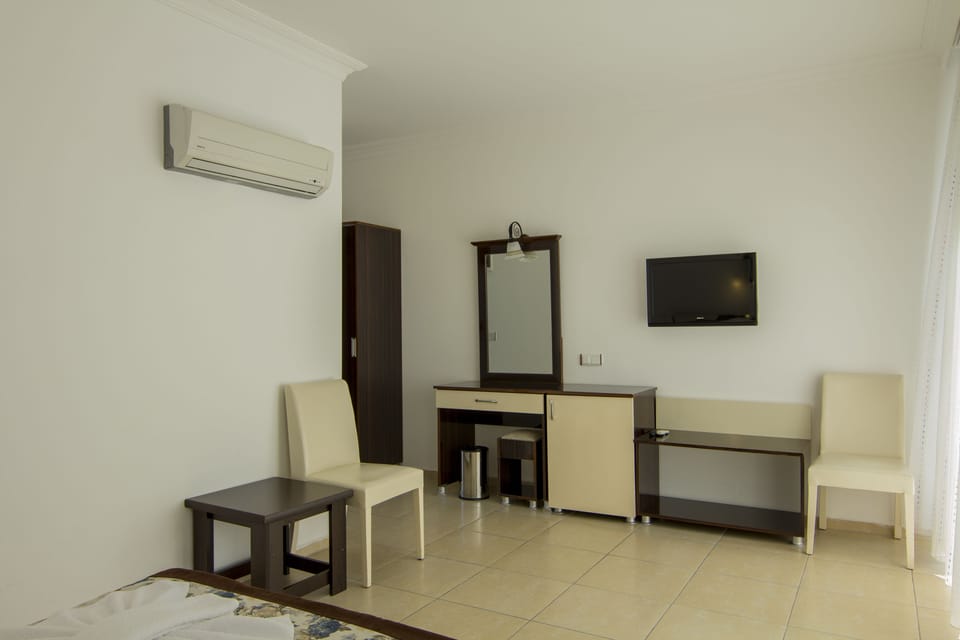 Standard Room, 1 Bedroom | Minibar, in-room safe, soundproofing, free cribs/infant beds