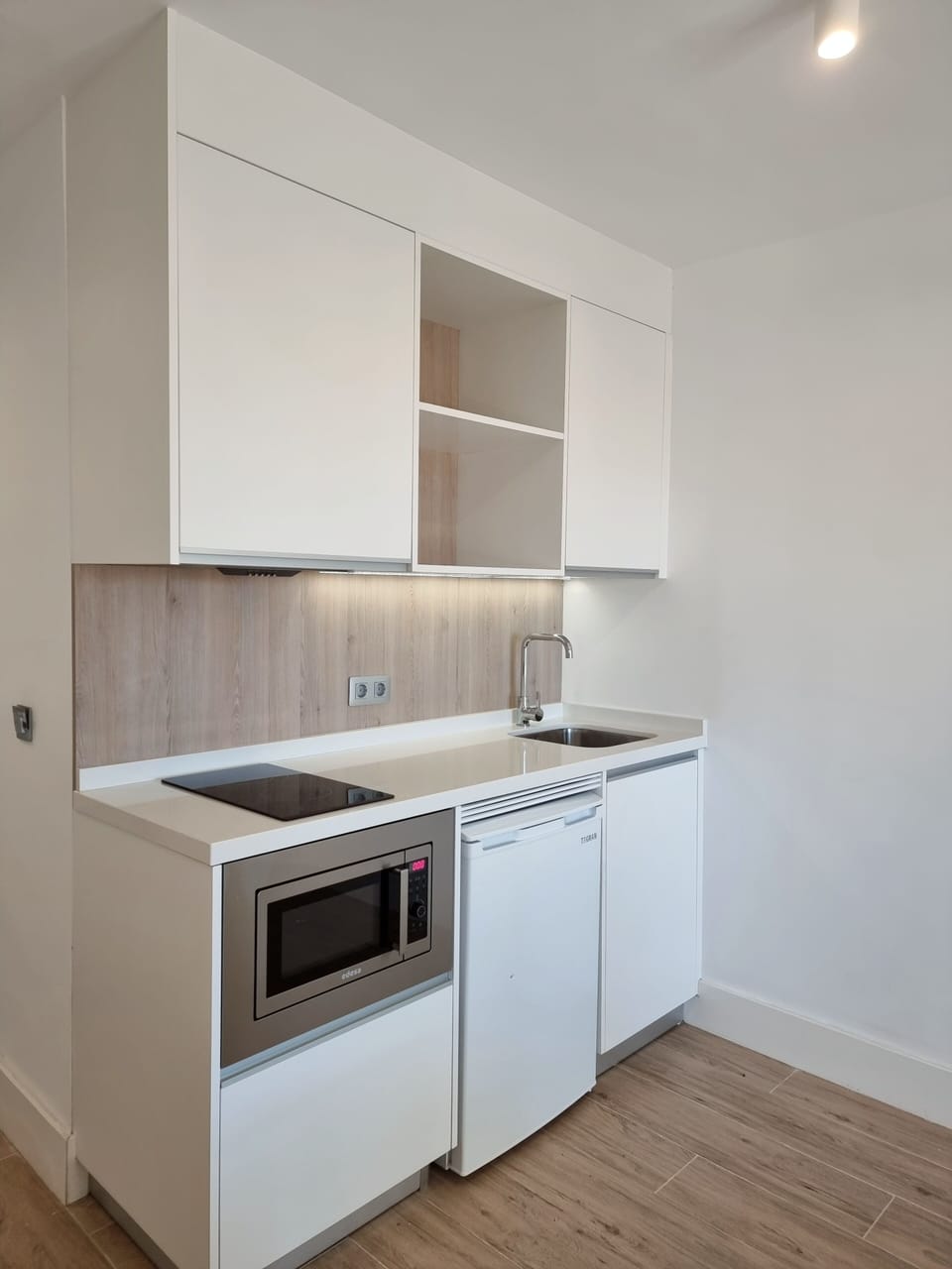 Studio | In-room safe, free cribs/infant beds, free rollaway beds, bed sheets