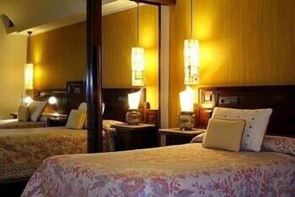 Double Room | Minibar, in-room safe, desk, free cribs/infant beds