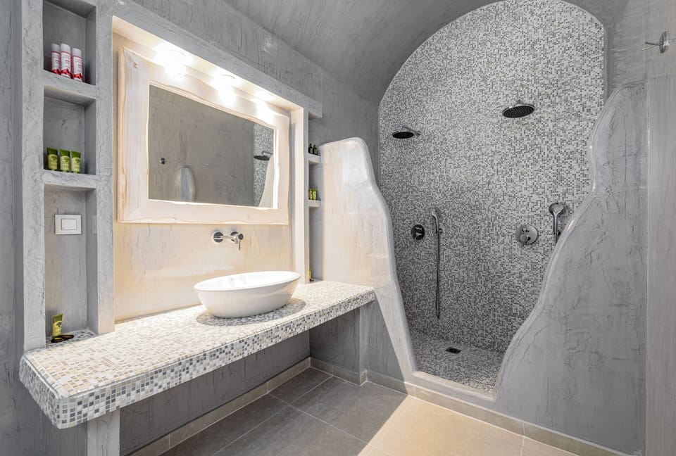 Exclusive Condo (Kelari) | Bathroom | Shower, hair dryer, towels