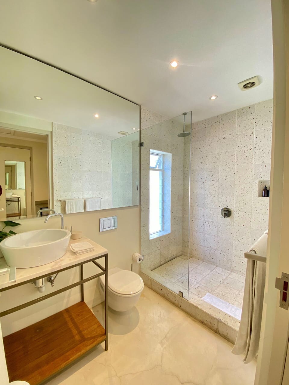 Villa with Kitchenette, King or Twin Bed | Bathroom | Shower, free toiletries, hair dryer, towels