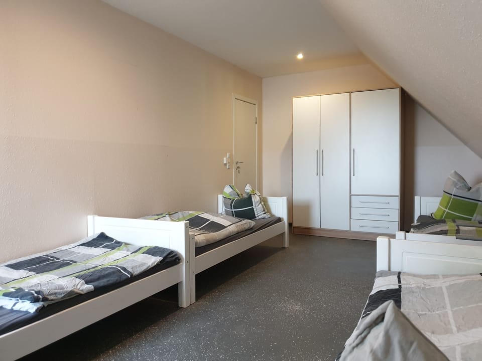 Triple Room | Down comforters, desk, soundproofing, WiFi (free)