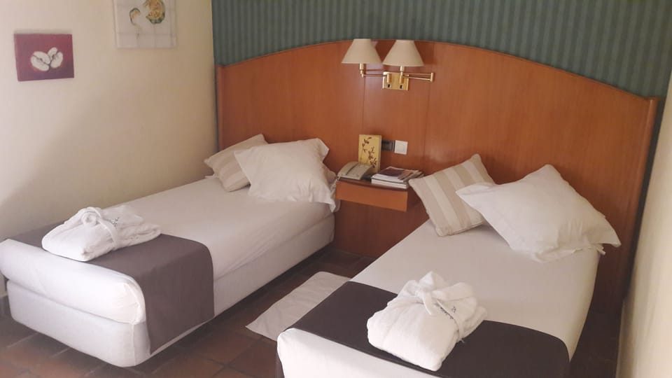 Double Room | In-room safe, desk, free cribs/infant beds, free WiFi