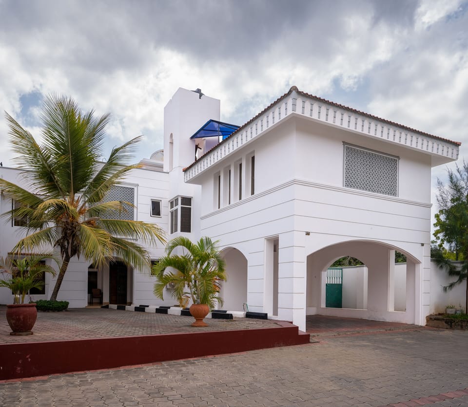 Family House, 5 Bedrooms | Living area | Flat-screen TV, DVD player