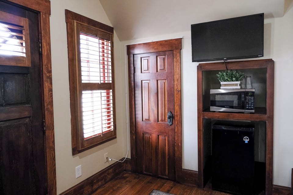 Suite 8 | Premium bedding, minibar, individually decorated, individually furnished