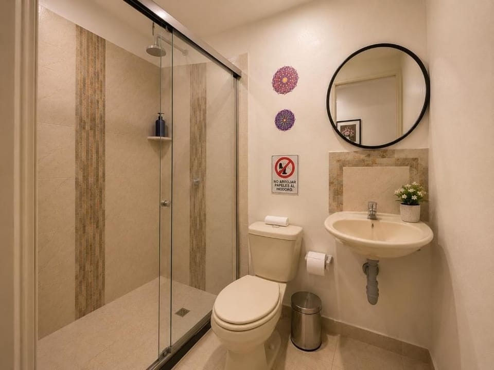 Familiar Baño Privado | Bathroom | Shower, towels