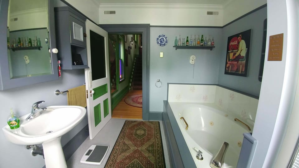 Free toiletries, bathrobes, towels