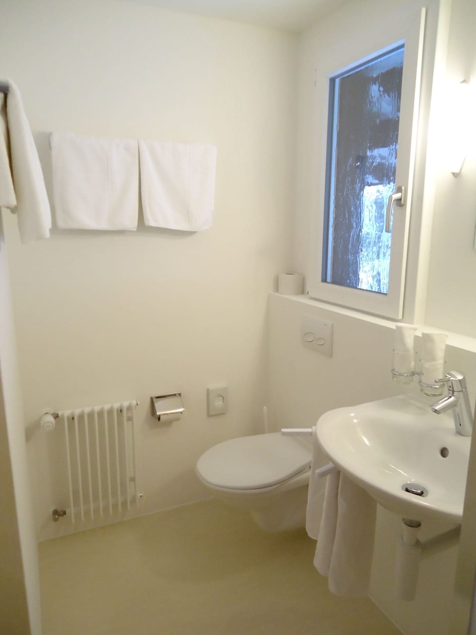Family Quadruple Room, 2 Bedrooms, Non Smoking, Annex Building | Bathroom | Free toiletries, hair dryer, towels