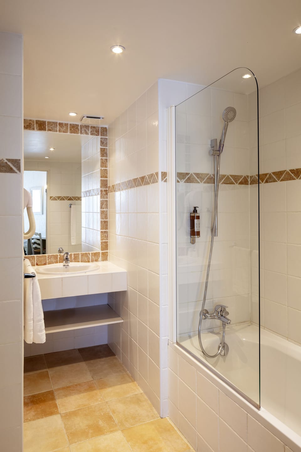 Double Room, Bathtub | Bathroom | Shower, eco-friendly toiletries, hair dryer, towels