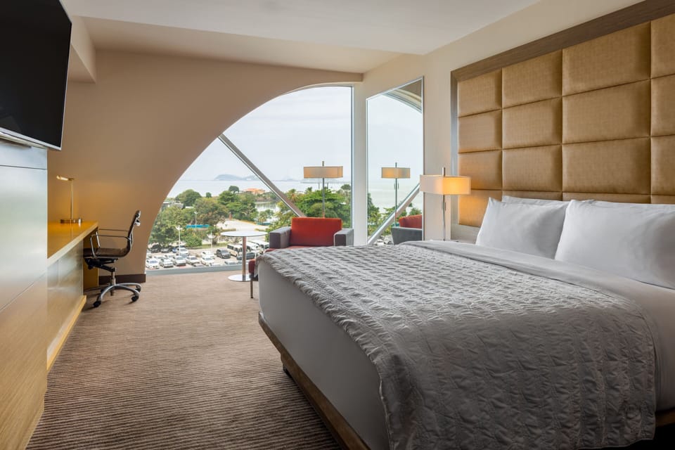 Deluxe Room, 1 King Bed | Premium bedding, down comforters, pillowtop beds, minibar