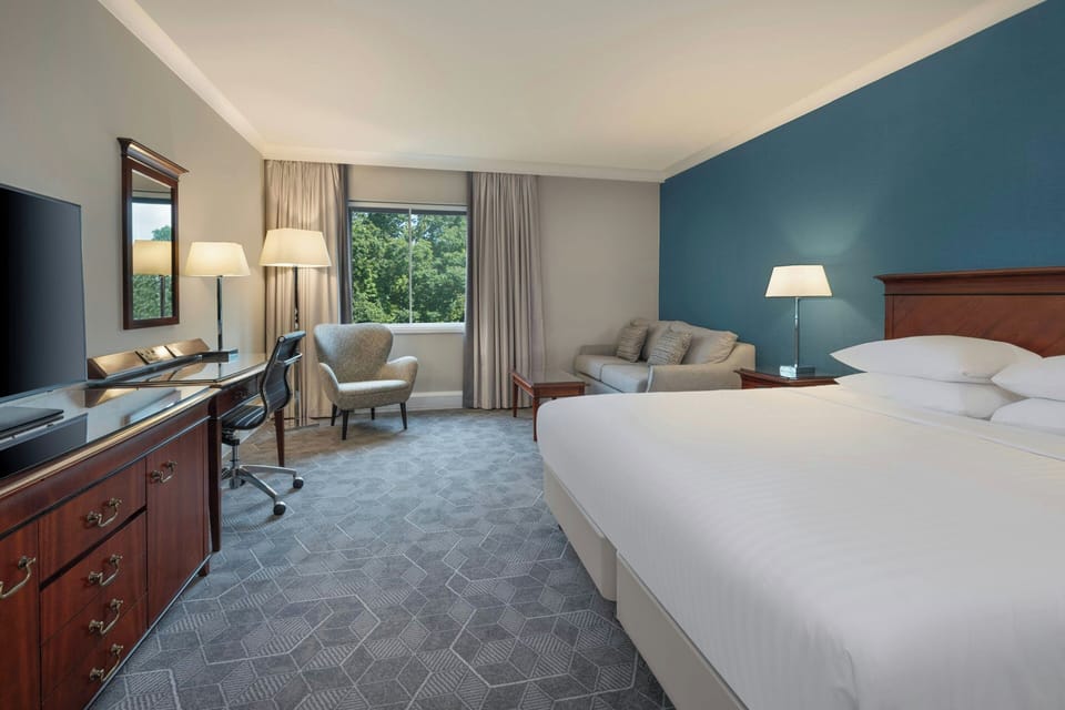 Deluxe Room, 1 King Bed with Sofa bed | Premium bedding, in-room safe, desk, blackout drapes
