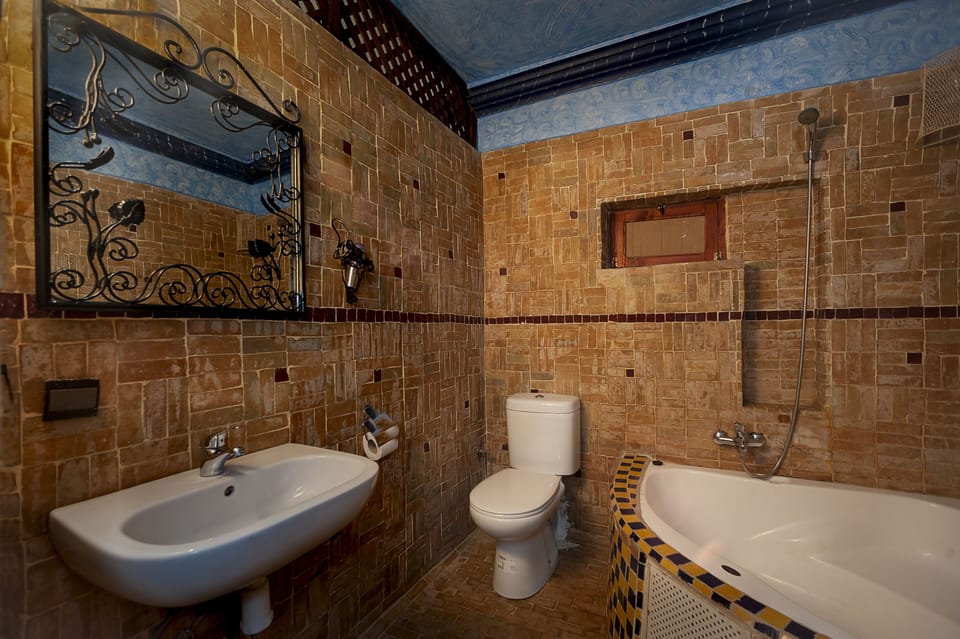 Triple Room, Ensuite | Bathroom | Hair dryer, towels