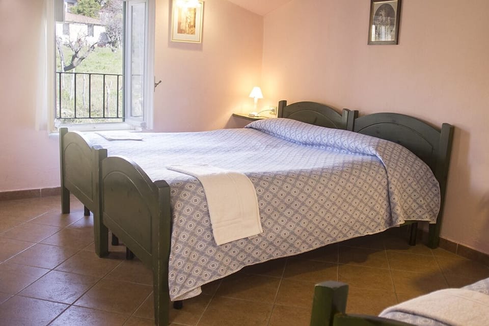 Double Room | Free WiFi, bed sheets