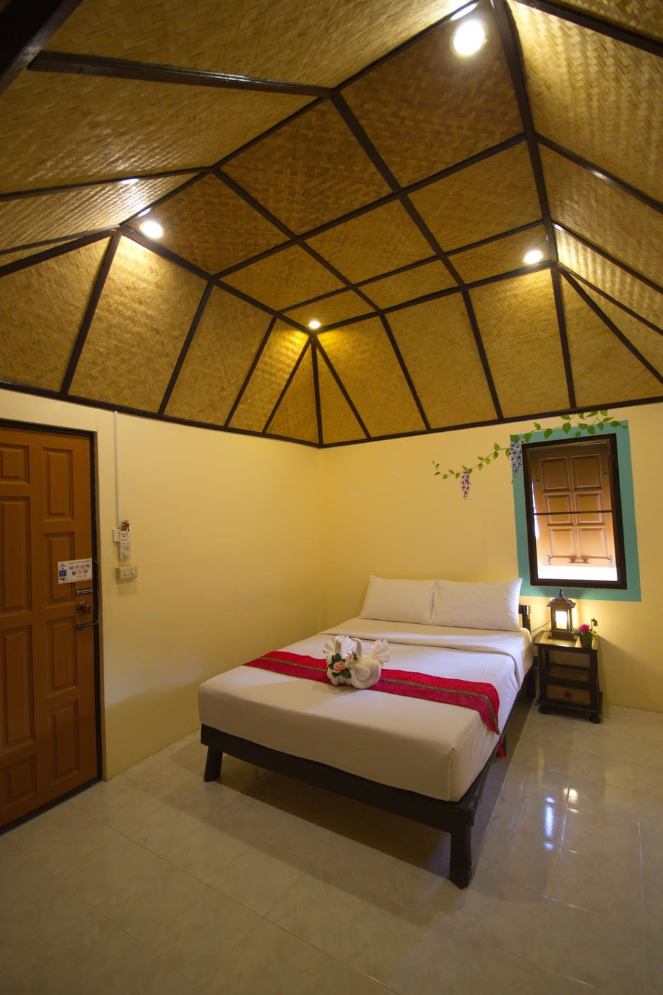 Single Cottage | Desk, rollaway beds, free WiFi