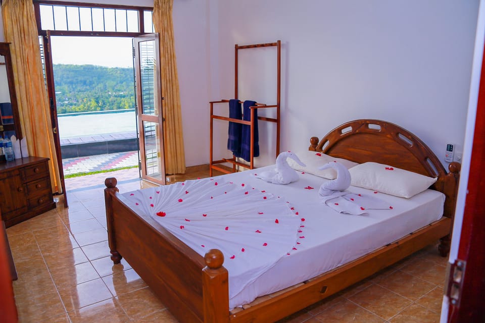 Double Room, Smoking | WiFi (free)