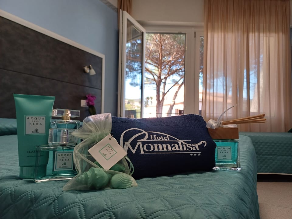 Deluxe Room | In-room safe, individually decorated, individually furnished, desk