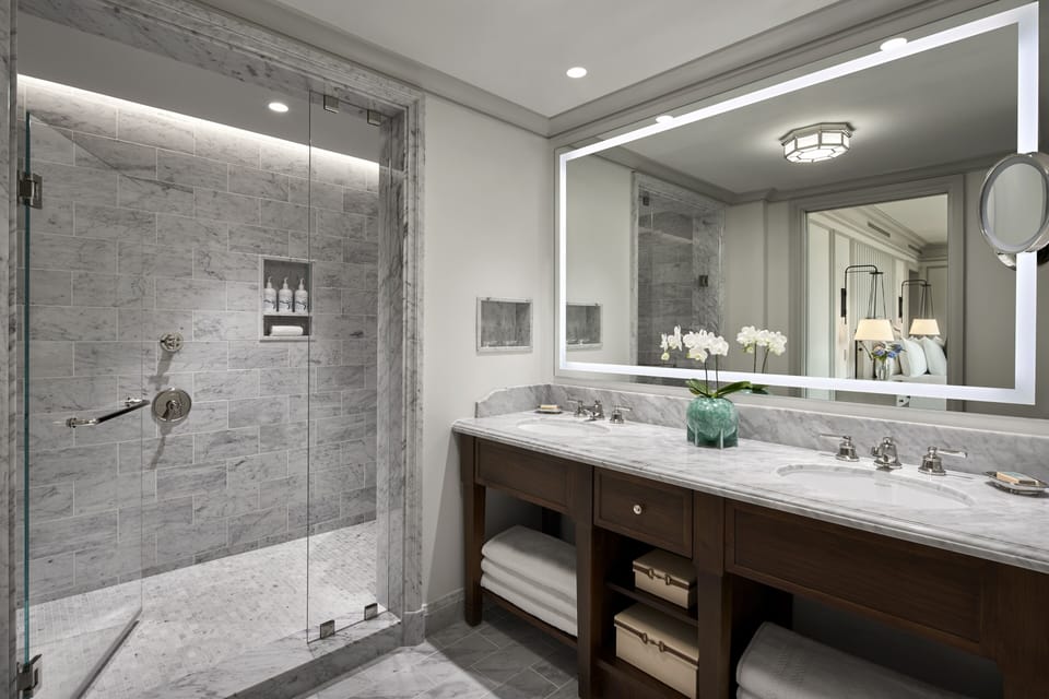 Deluxe Room, 1 King Bed, Balcony (Terrace) | Bathroom | Deep soaking tub, eco-friendly toiletries, hair dryer, bathrobes