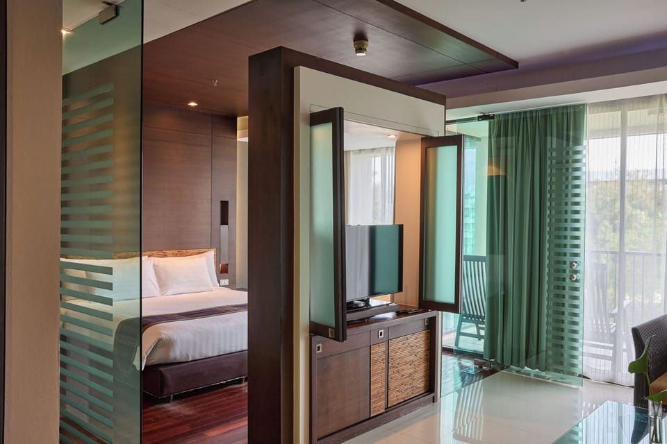 In-room safe, free WiFi, bed sheets