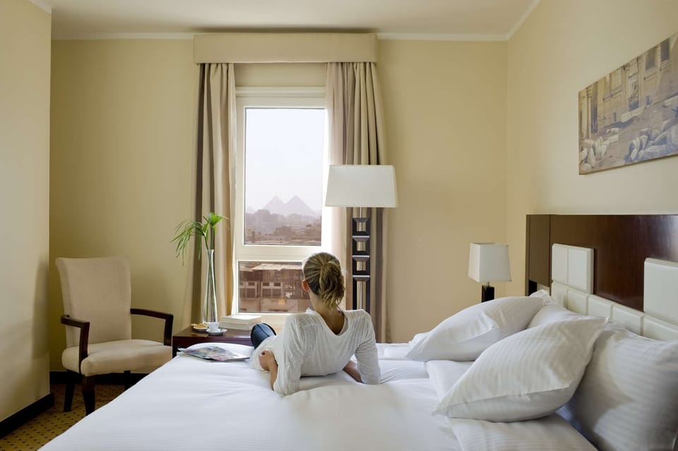 1 bedroom, Egyptian cotton sheets, premium bedding, Select Comfort beds